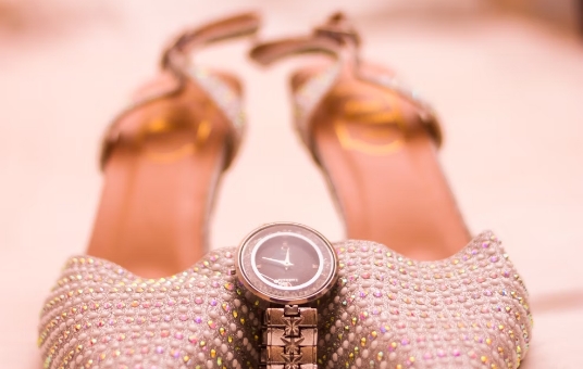 Luxury goods & services